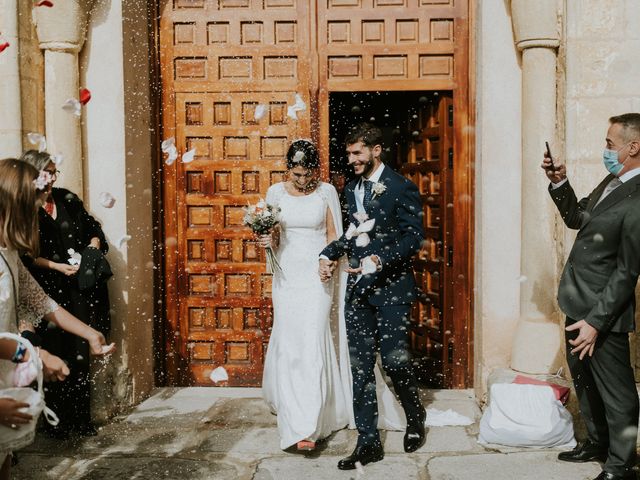 La boda de Carlos y Araceli en Torrecaballeros, Segovia 54