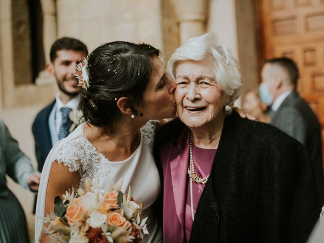 La boda de Carlos y Araceli en Torrecaballeros, Segovia 60