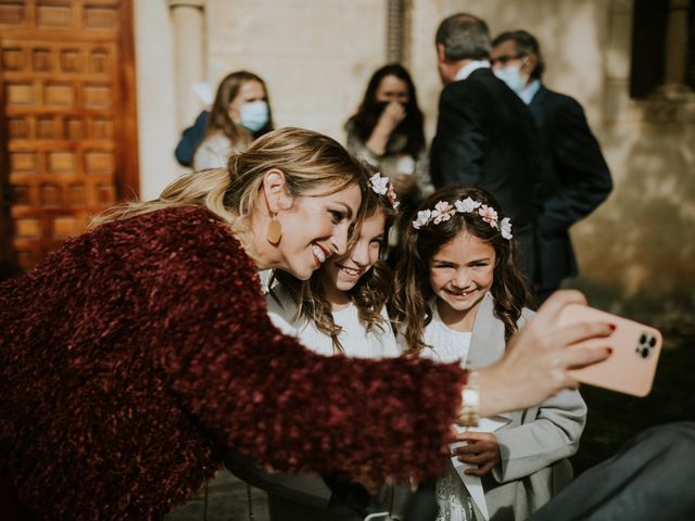 La boda de Carlos y Araceli en Torrecaballeros, Segovia 63