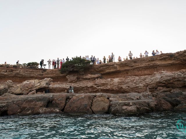 La boda de Lorena y Javier en Cala Conta, Islas Baleares 35