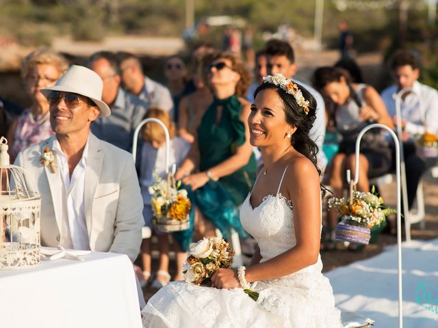 La boda de Lorena y Javier en Cala Conta, Islas Baleares 38