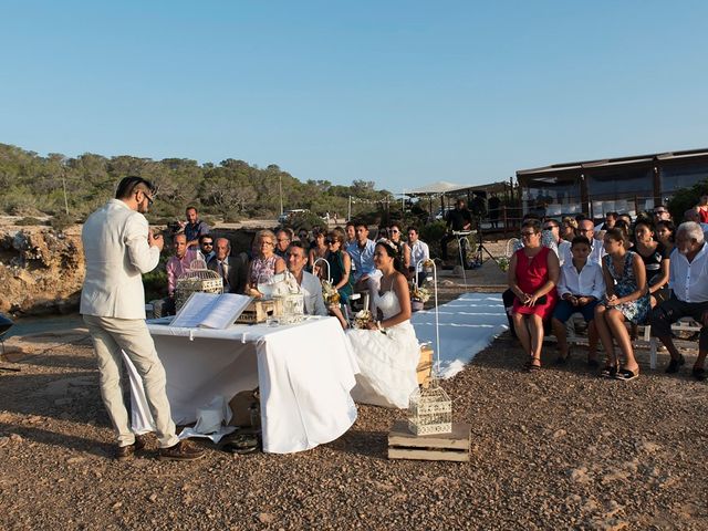 La boda de Lorena y Javier en Cala Conta, Islas Baleares 39