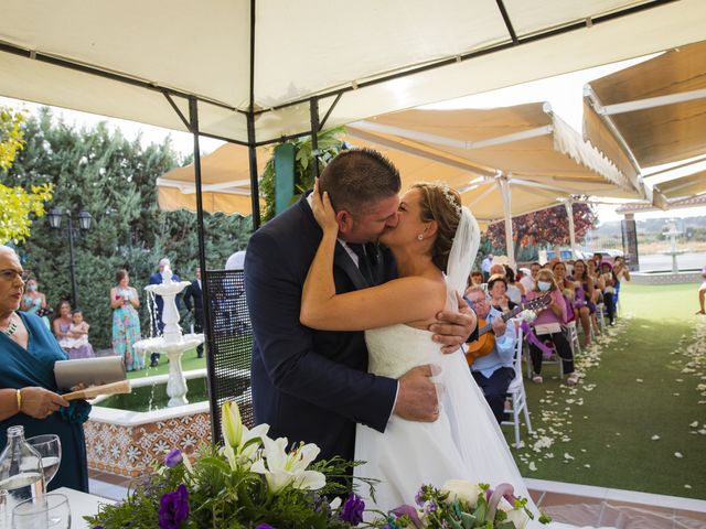 La boda de Rocío y Raúl en Villanueva Del Trabuco, Málaga 28