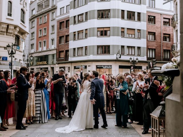 La boda de Borja y Teresa en Oviedo, Asturias 30