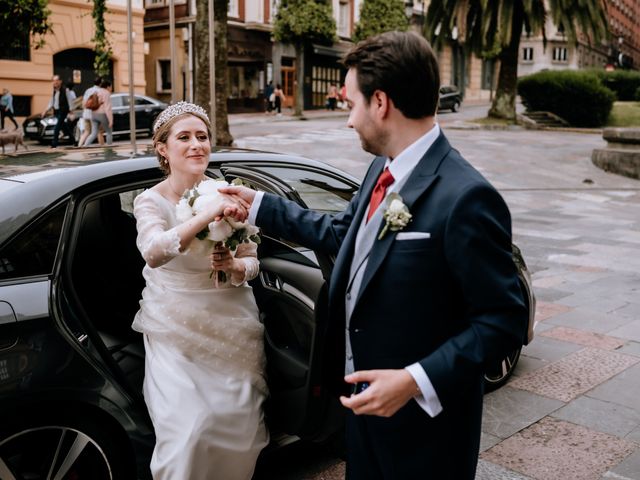 La boda de Borja y Teresa en Oviedo, Asturias 31