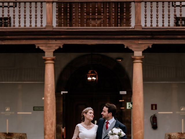 La boda de Borja y Teresa en Oviedo, Asturias 33