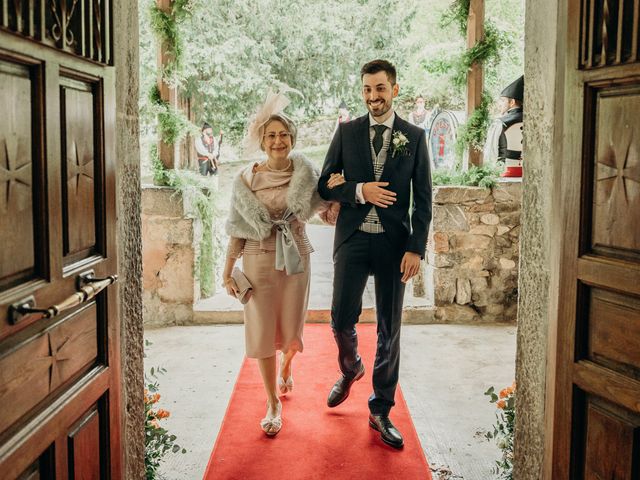 La boda de Ricardo y Leticia en La Cortina (Ujo), Asturias 17