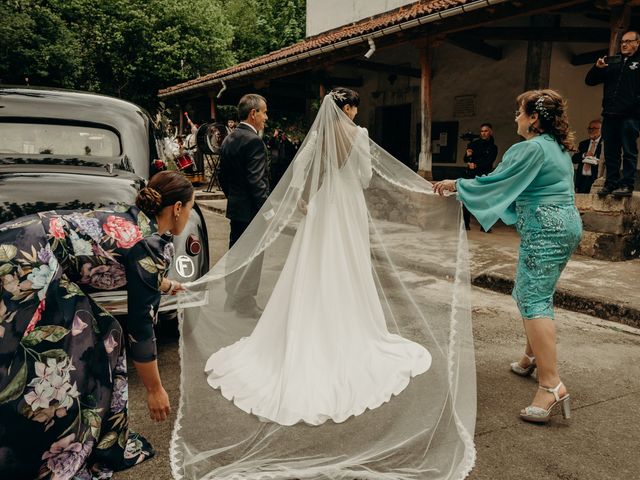 La boda de Ricardo y Leticia en La Cortina (Ujo), Asturias 21