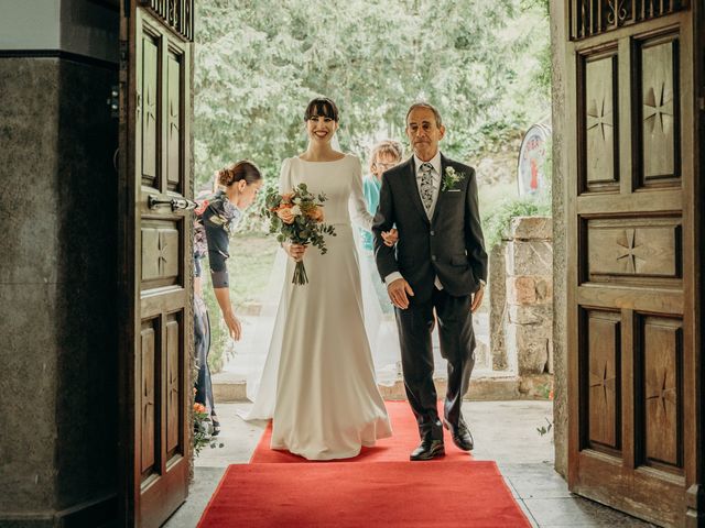 La boda de Ricardo y Leticia en La Cortina (Ujo), Asturias 23