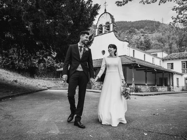 La boda de Ricardo y Leticia en La Cortina (Ujo), Asturias 36