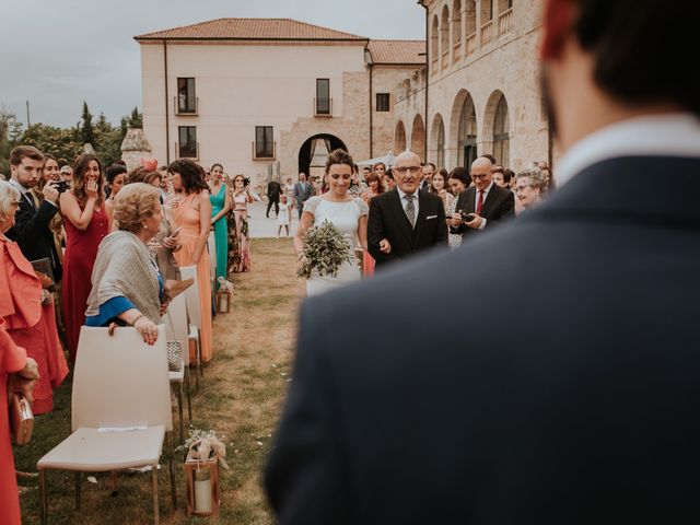 La boda de Gonzalo y Clara en San Bernardo, Valladolid 19