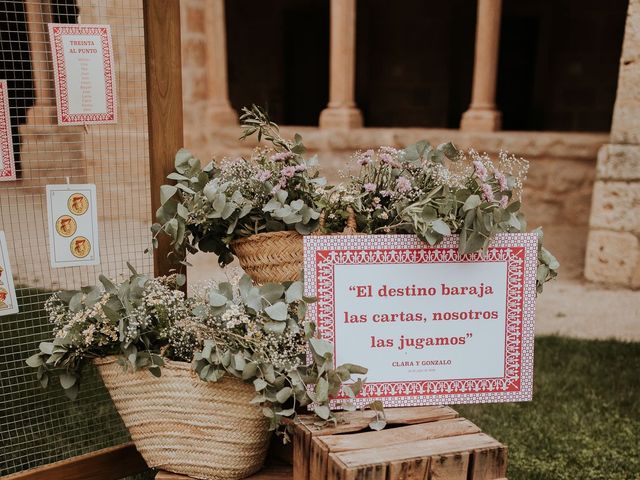 La boda de Gonzalo y Clara en San Bernardo, Valladolid 43