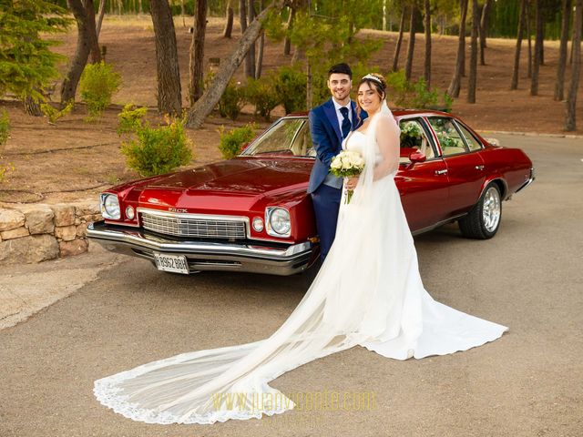 La boda de Adrián  y Helena en Utiel, Valencia 5