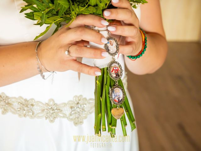 La boda de Adrián  y Helena en Utiel, Valencia 6