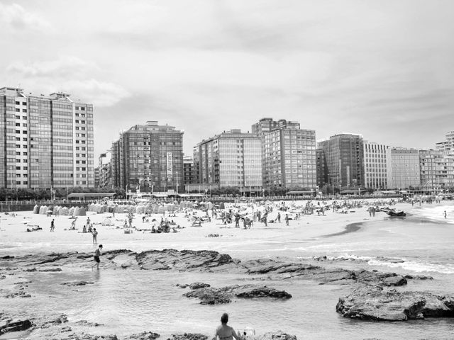 La boda de Javier y Isabel en Gijón, Asturias 12