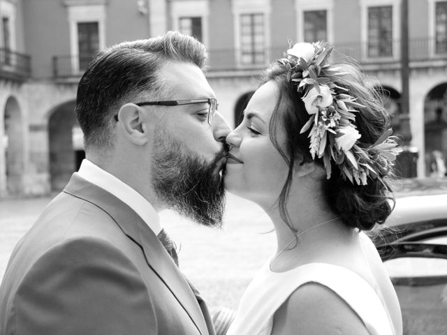 La boda de Javier y Isabel en Gijón, Asturias 33