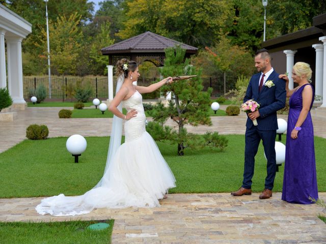 La boda de Adrian y Alina en Rumanes, Asturias 12