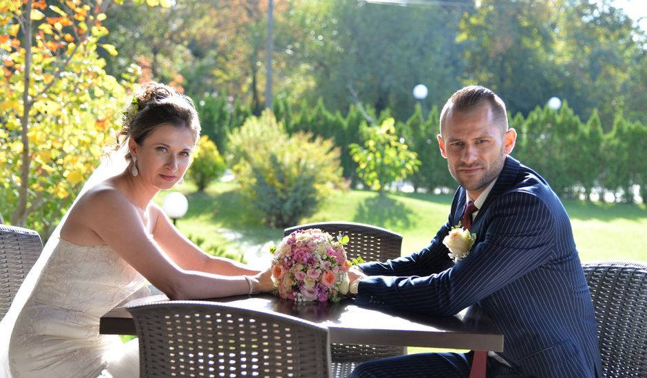 La boda de Adrian y Alina en Rumanes, Asturias