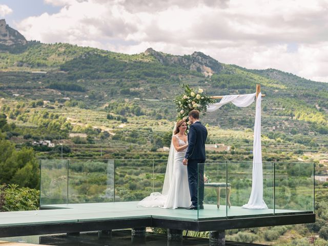 La boda de Jorge y Constanza en Benimantell, Alicante 2