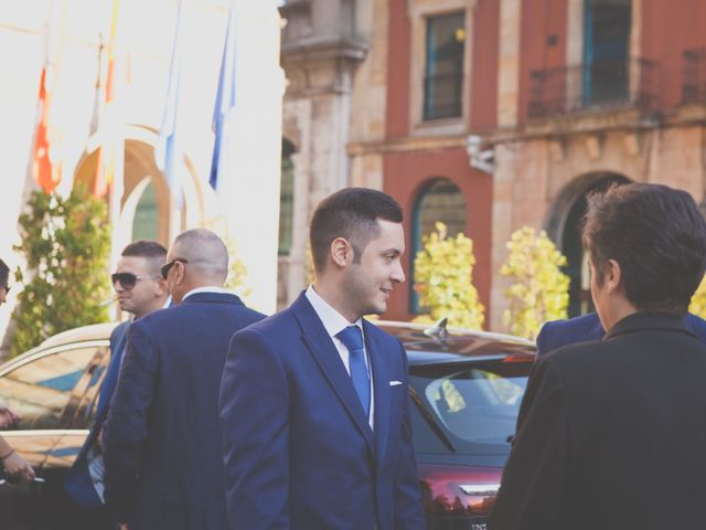 La boda de Valentín y Ingil en Gijón, Asturias 1