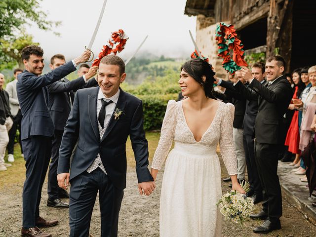 La boda de Jon y Jone en Zumarraga, Guipúzcoa 37