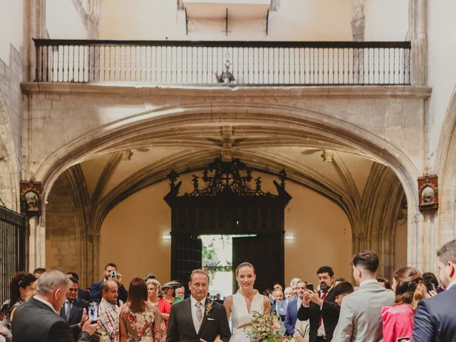 La boda de Marcos y Jennifer en Oviedo, Asturias 19