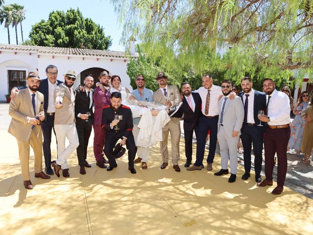 La boda de Santi y Laura en Dos Hermanas, Sevilla 29