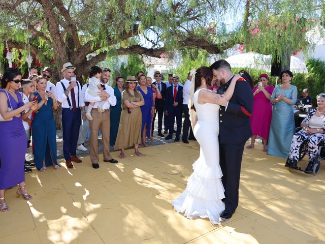La boda de Santi y Laura en Dos Hermanas, Sevilla 33