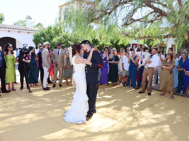 La boda de Santi y Laura en Dos Hermanas, Sevilla 34
