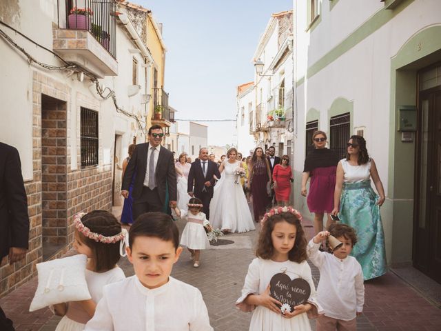 La boda de Ismael y Fátima en Valencia De Alcantara Ff.Cc., Cáceres 31