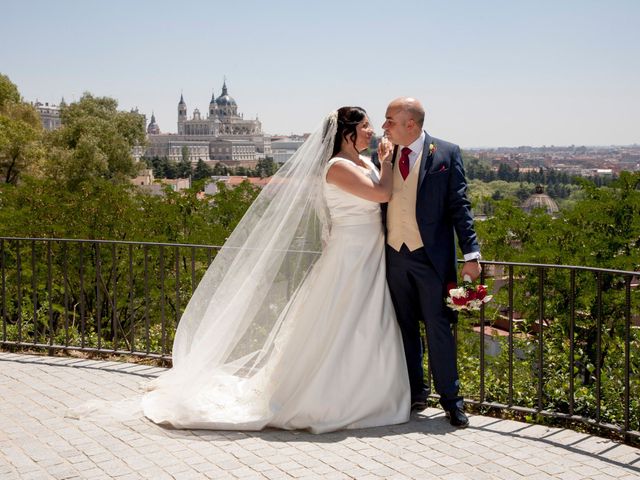 La boda de Carlos y Paula en Madrid, Madrid 26