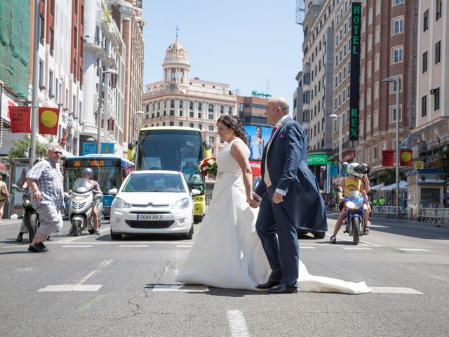 La boda de Carlos y Paula en Madrid, Madrid 27