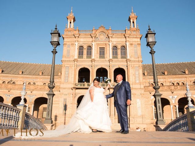 La boda de Juan Carlos y Eva Maria en Sevilla, Sevilla 42