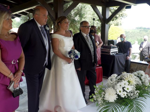 La boda de Aritz y Aintzane en Ereño, Vizcaya 13