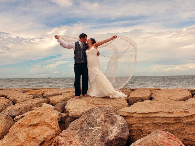 La boda de Toni y Mª Valle en La Carlota, Córdoba 17