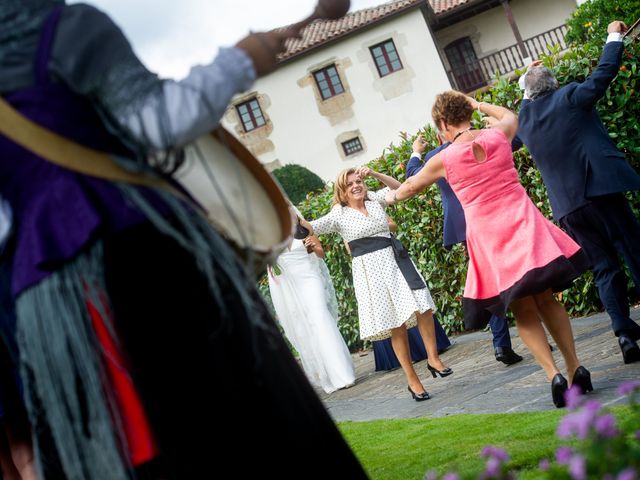 La boda de David y Cris en Cambre, A Coruña 48