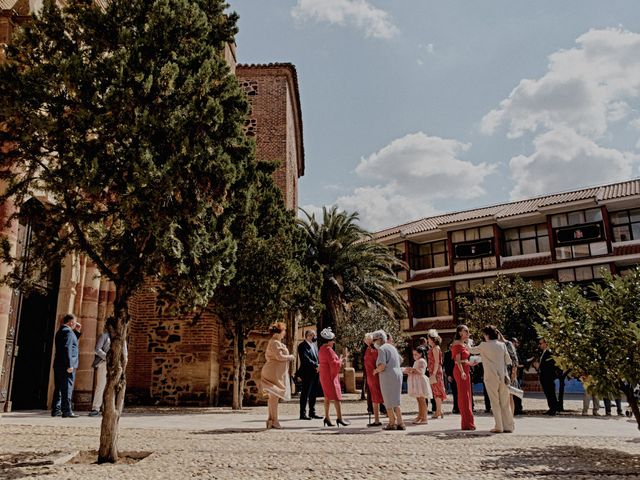 La boda de Kiko y Alba en Torre De Juan Abad, Ciudad Real 31