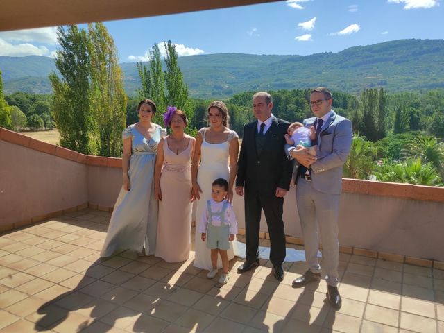 La boda de Rafael y Virginia  en Valdastillas, Cáceres 16