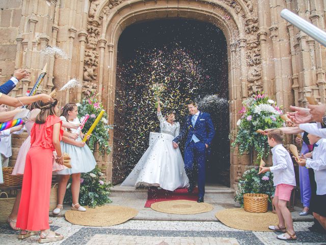 La boda de Alicia y David en Villafranca De Los Barros, Badajoz 25