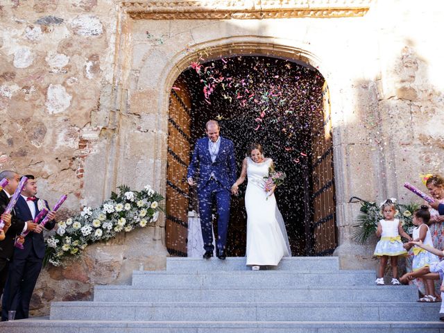 La boda de Javier y Lourdes en Mérida, Badajoz 40