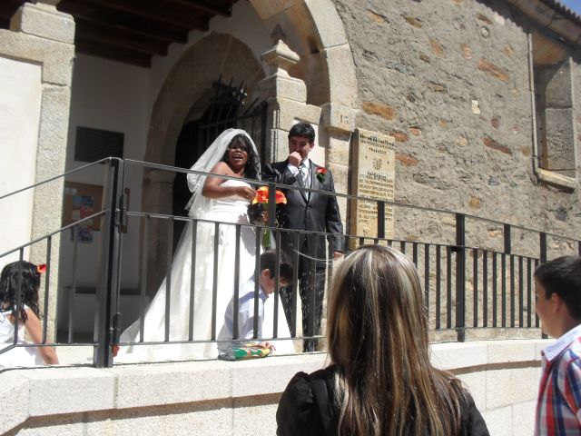 La boda de Luciane Aparecida y Juan Antonio en Trabazos, Zamora 16