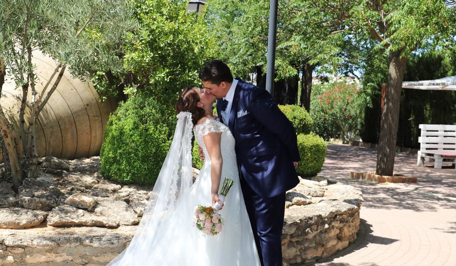 La boda de Dario y Mari Carmen en Casas De Fernando Alonso, Cuenca