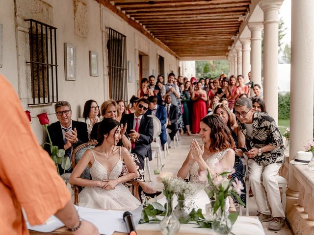 La boda de Marta y Miriam en Sotos De Sepulveda, Segovia 25