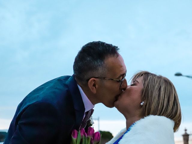 La boda de Alfredo y Lina en Castelló/castellón De La Plana, Castellón 20