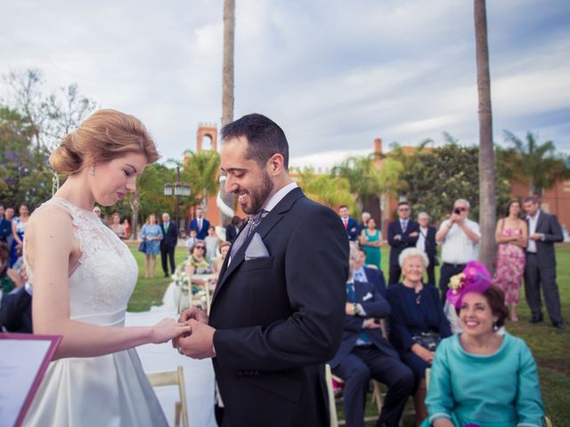 La boda de José Tomás y Sandra en Dos Hermanas, Sevilla 17