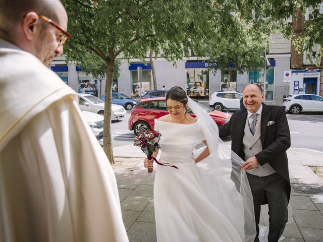 La boda de Álvaro y Yulia en Lupiana, Guadalajara 34