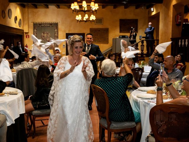 La boda de Toni y Blanca en Castelldefels, Barcelona 28