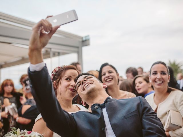 La boda de Javier y Laura en O Grove (Resto Parroquia), Pontevedra 42