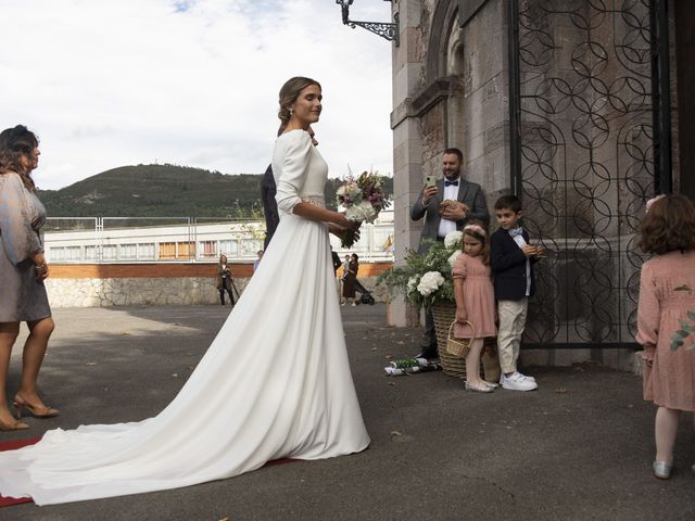La boda de Daniel y Lucía en Oviedo, Asturias 24