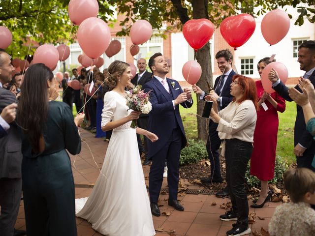 La boda de Daniel y Lucía en Oviedo, Asturias 61